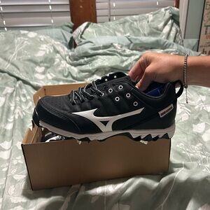 Mizuno Black and White Softball Cleats